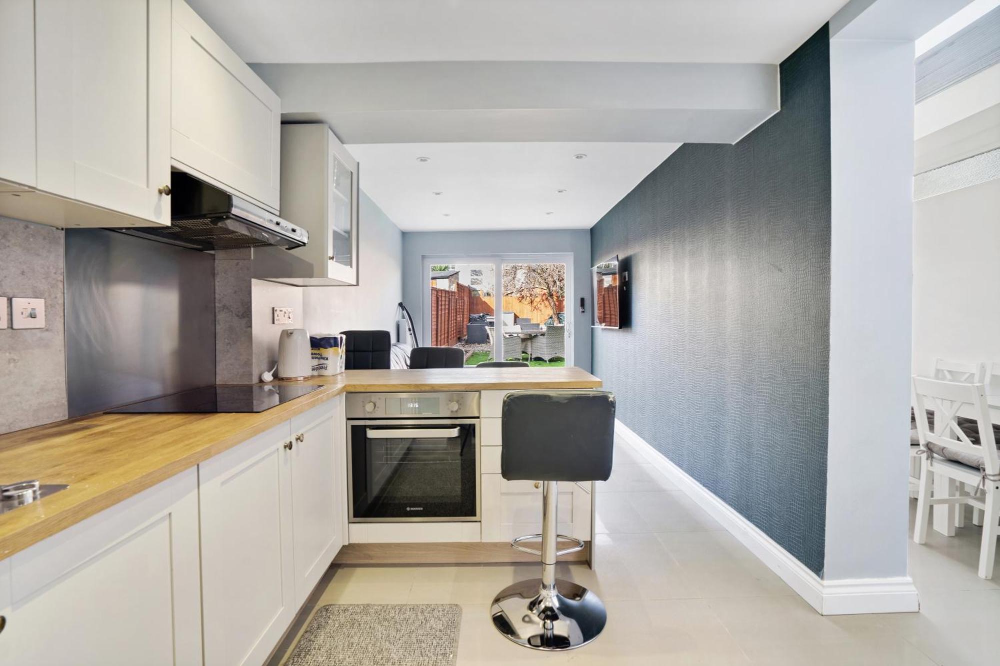 7 Bedroom House With Garden Holiday home London