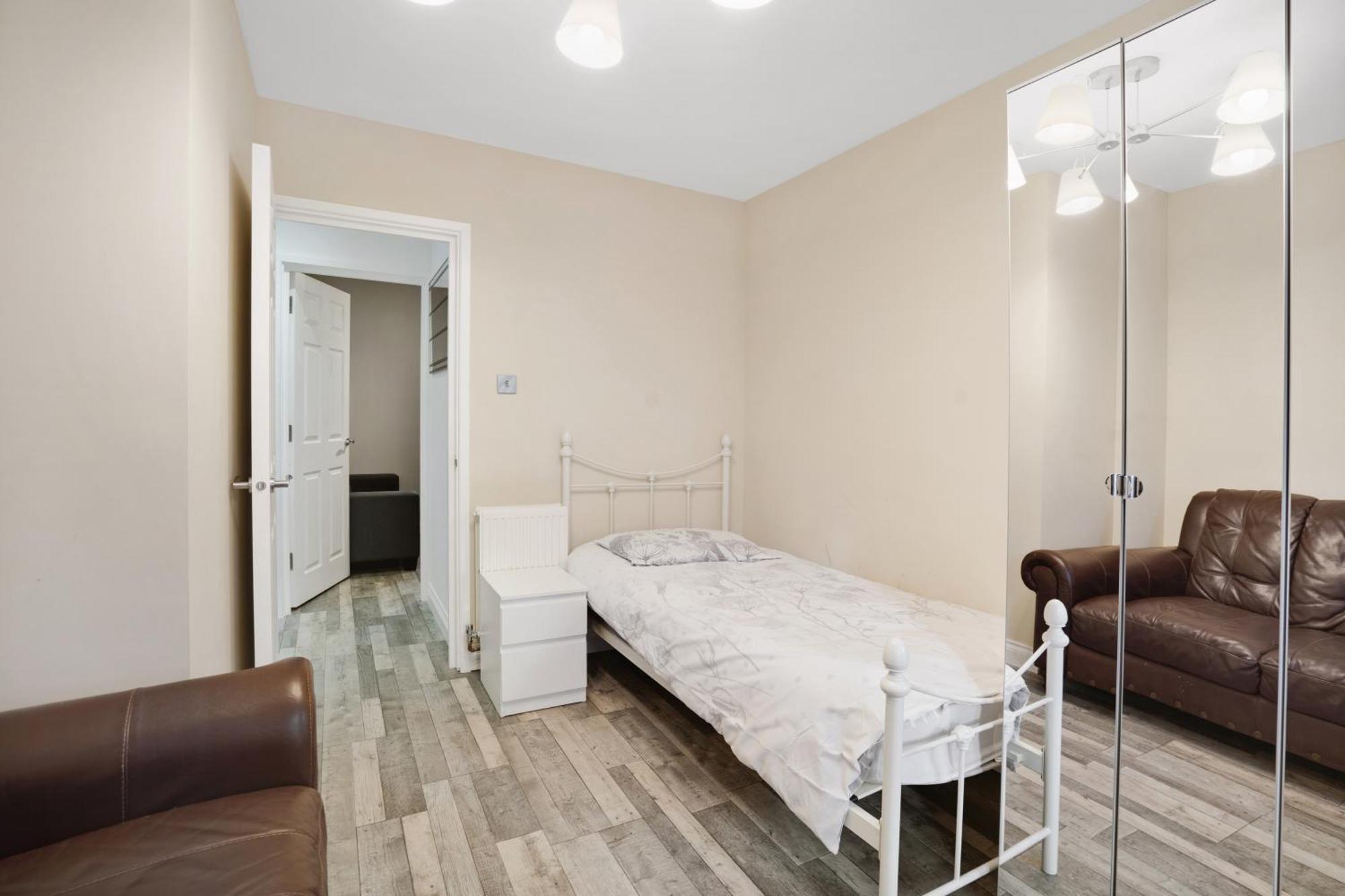 7 Bedroom House With Garden Holiday home